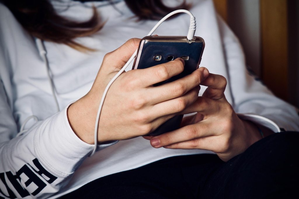 woman, mobile phone, listening to music-3236059.jpg